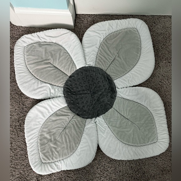 Blooming baby bath cushion! Gray and white flower. Good condition! - Picture 1 of 2